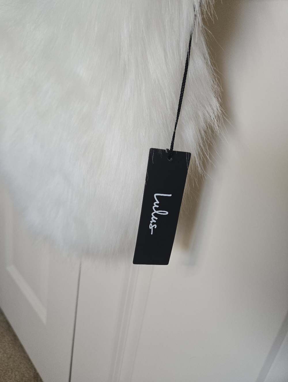 NWT Lulus White Faux Fur Stole Scarf Wrap Bridal Winter Glam - Picture 4 of 5